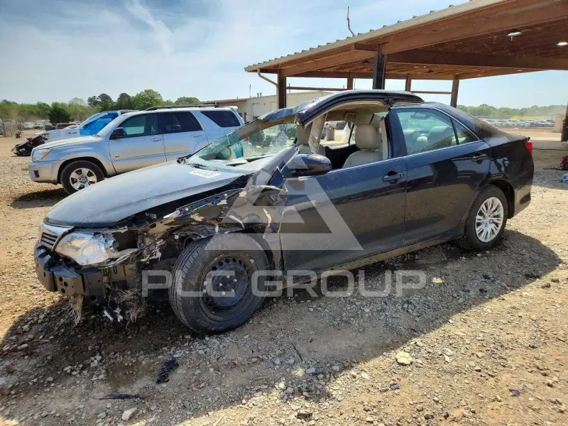 2014 Toyota CAMRY фото