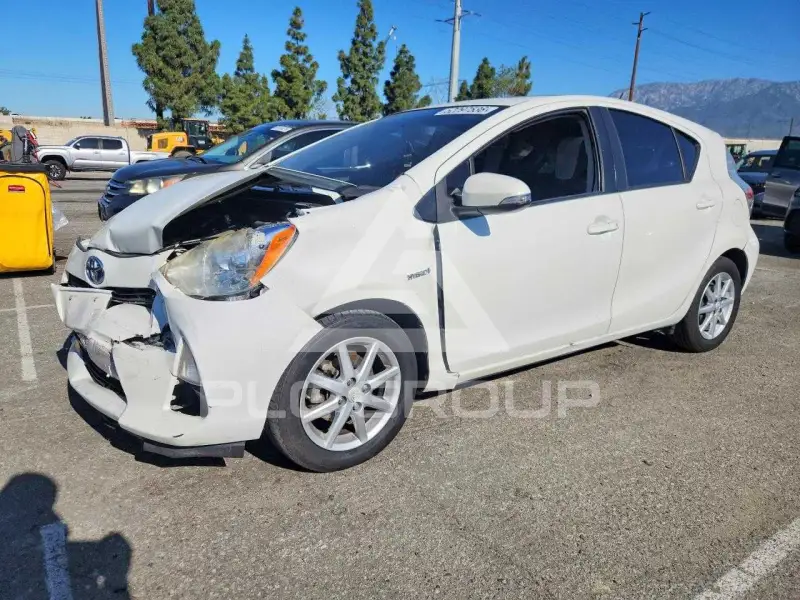 2014 Toyota PRIUS фото