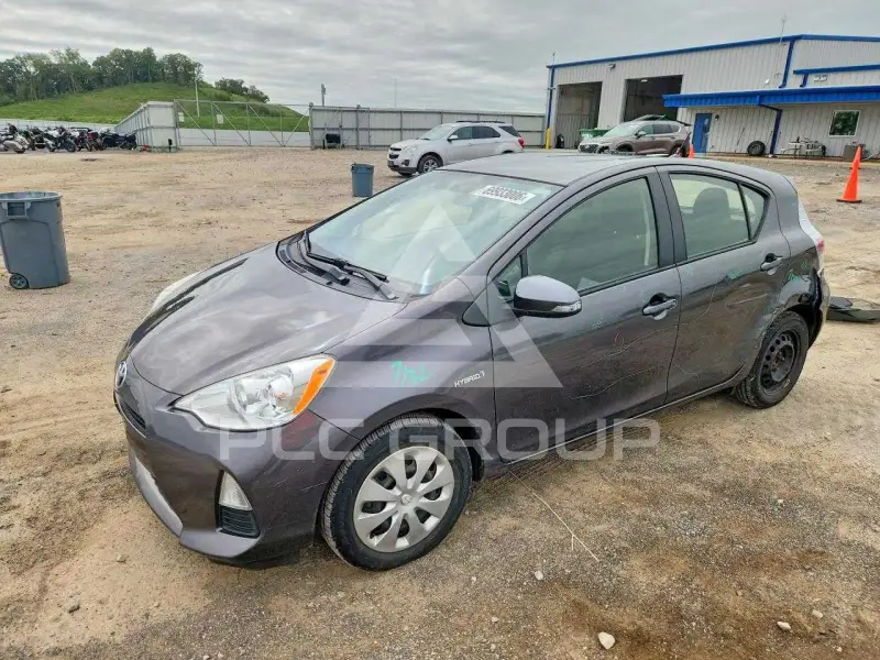 2014 Toyota PRIUS фото