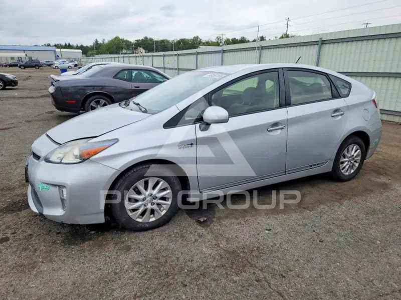 2014 Toyota PRIUS фото
