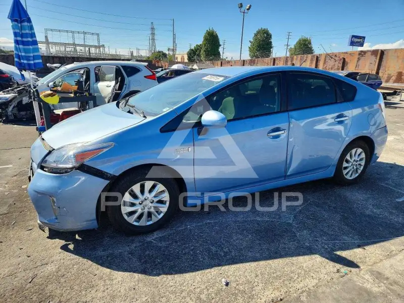 2014 Toyota PRIUS фото