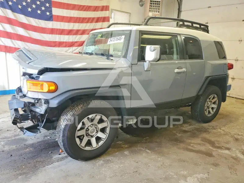 2014 Toyota FJ Cruiser photo