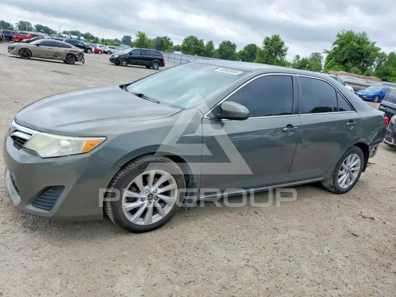 2014 Toyota CAMRY фото