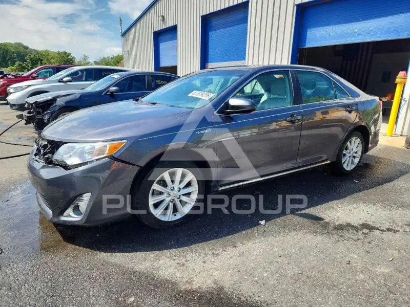 2014 Toyota CAMRY фото