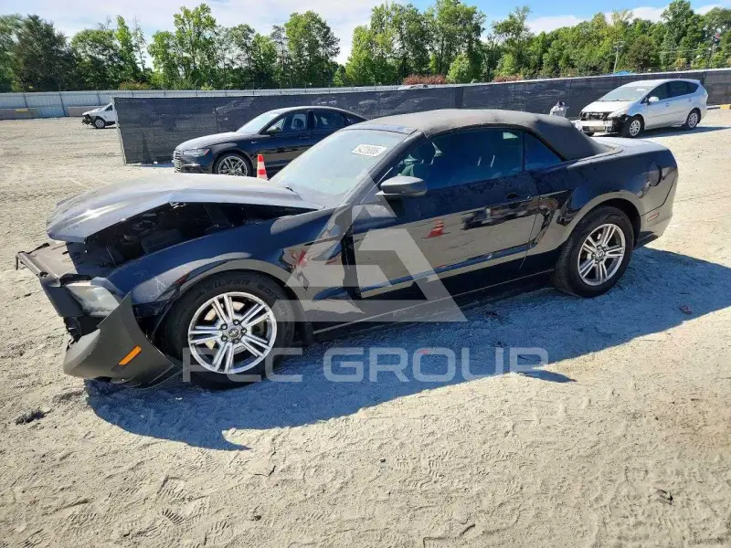 2014 Ford MUSTANG photo