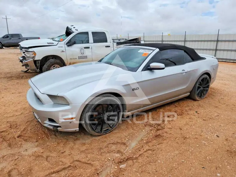 2014 Ford MUSTANG фото
