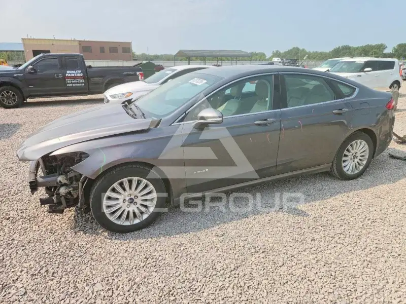 2014 Ford FUSION photo