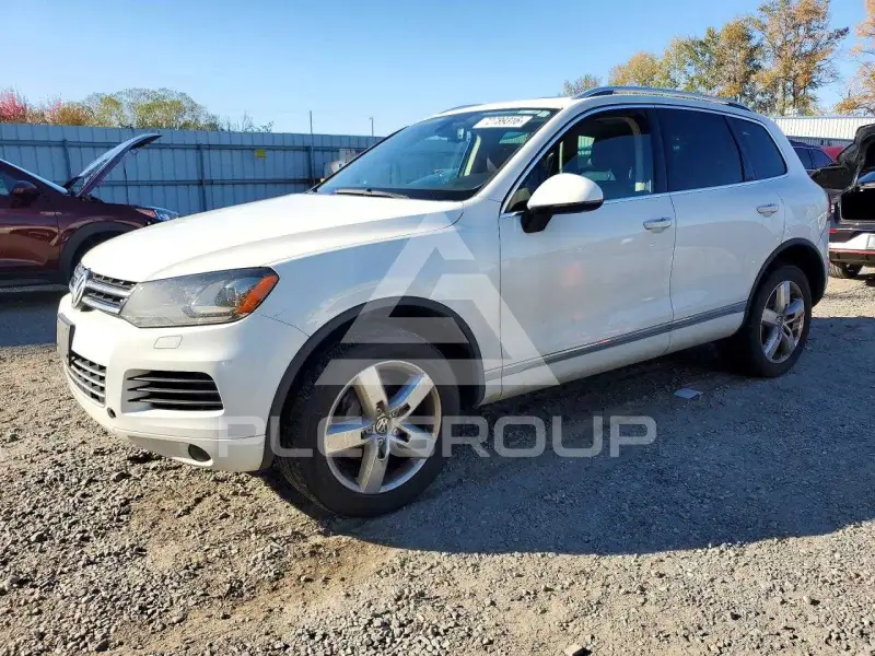 2014 Volkswagen Touareg photo