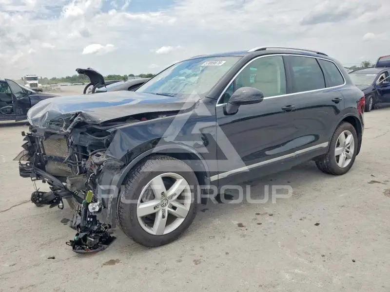 2014 Volkswagen Touareg photo