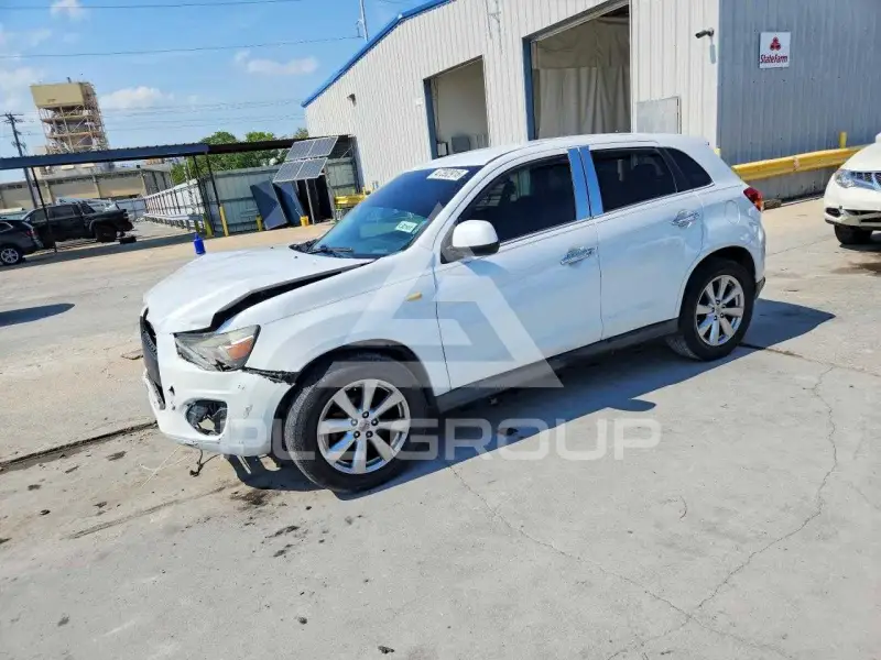 2015 Mitsubishi OUTLANDER photo