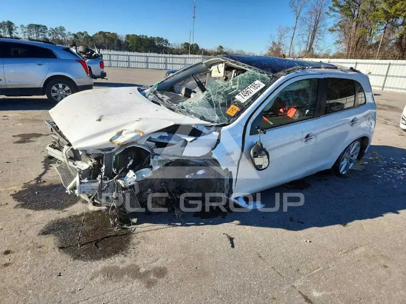 2015 Mitsubishi OUTLANDER photo