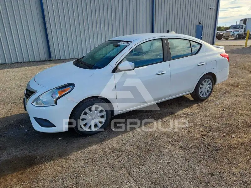 2015 Nissan VERSA фото