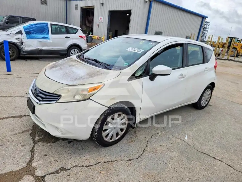 2015 Nissan VERSA фото