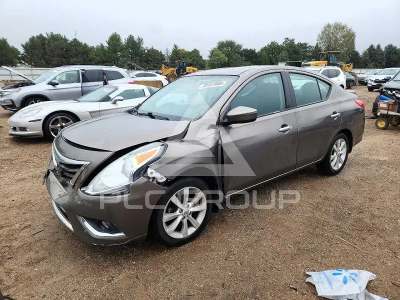 2015 Nissan VERSA photo