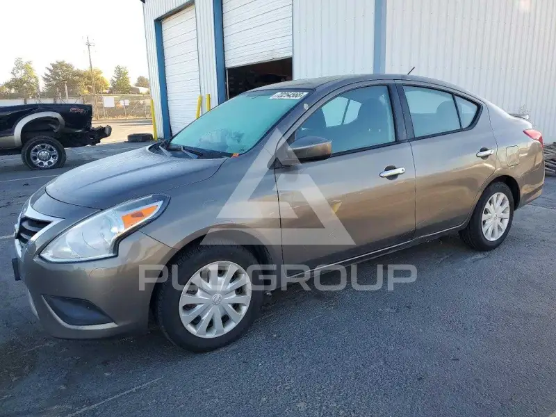 2015 Nissan VERSA photo