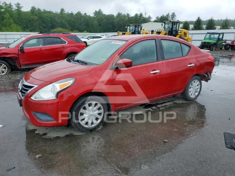 2015 Nissan VERSA photo