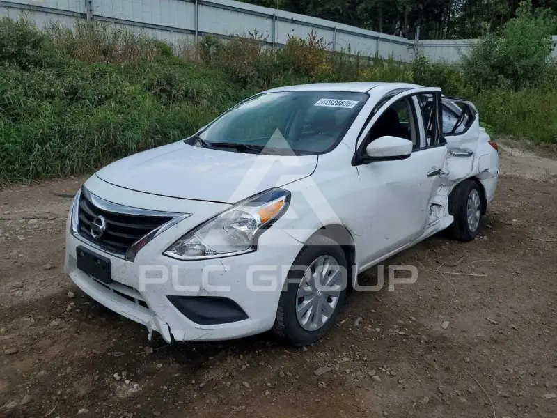 2015 Nissan VERSA photo