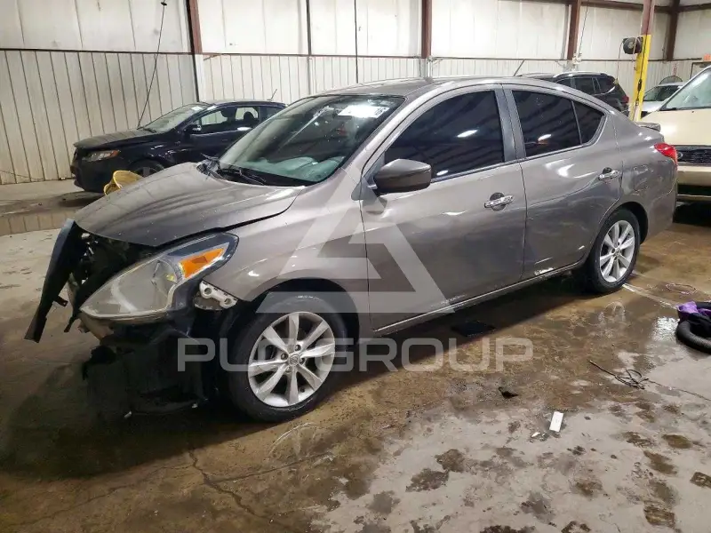 2015 Nissan VERSA photo
