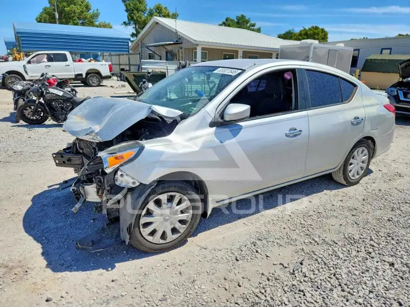 2015 Nissan VERSA photo