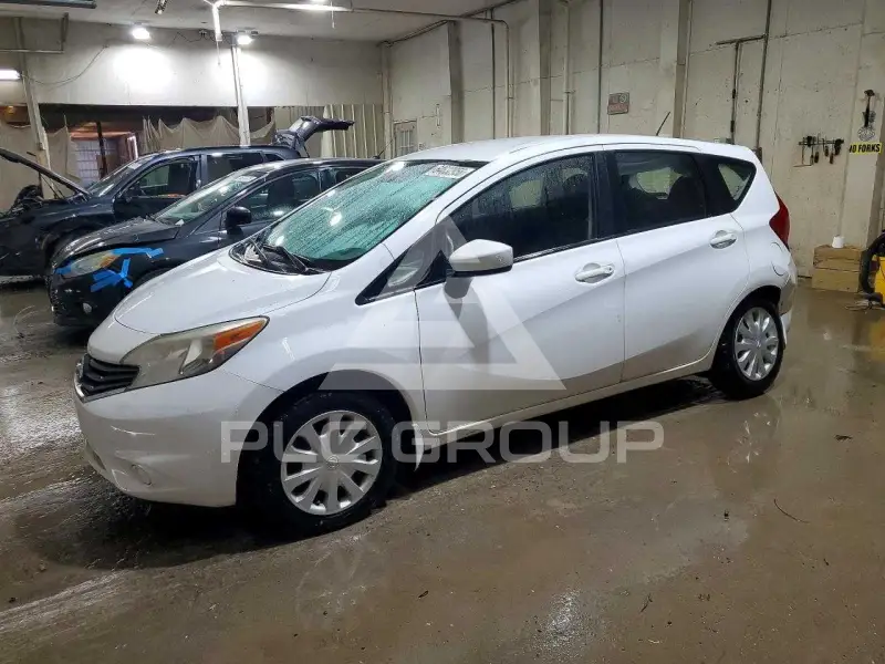 2015 Nissan VERSA фото