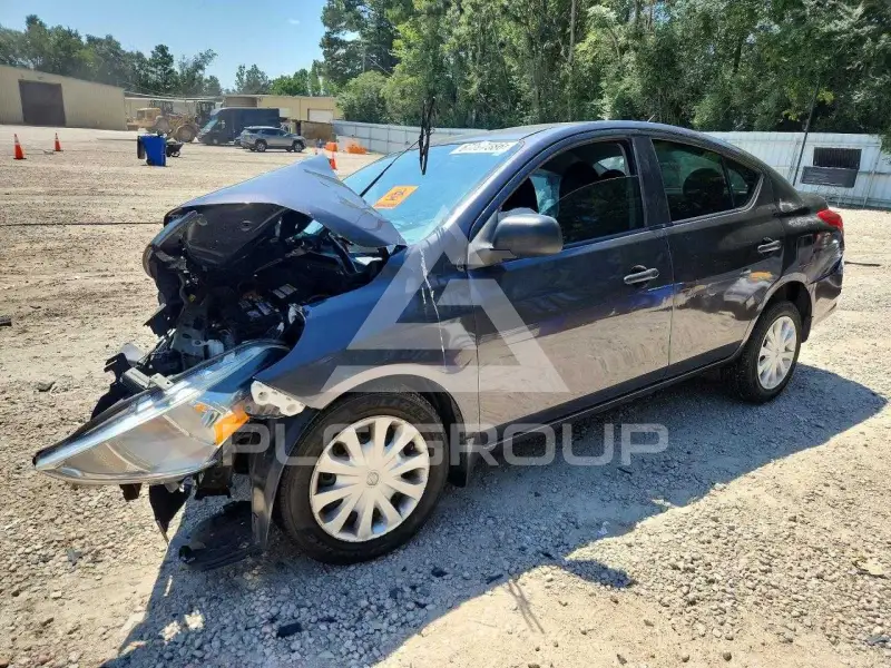 2015 Nissan VERSA фото