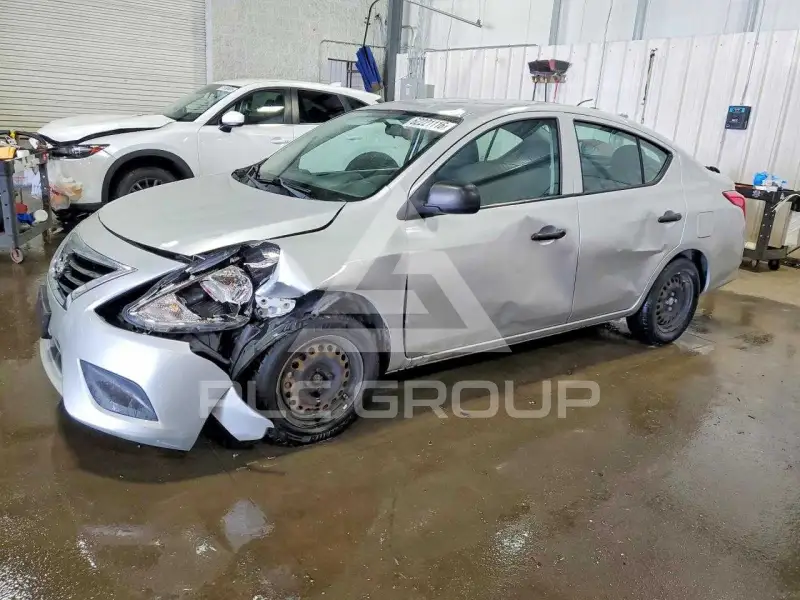 2015 Nissan VERSA photo