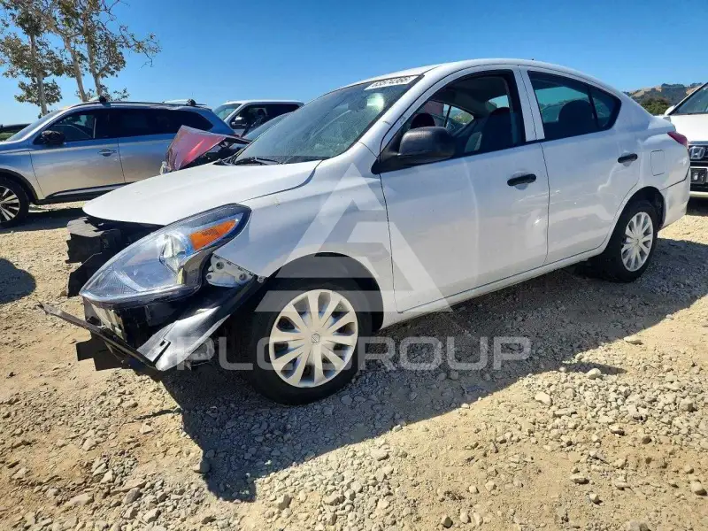 2015 Nissan VERSA photo