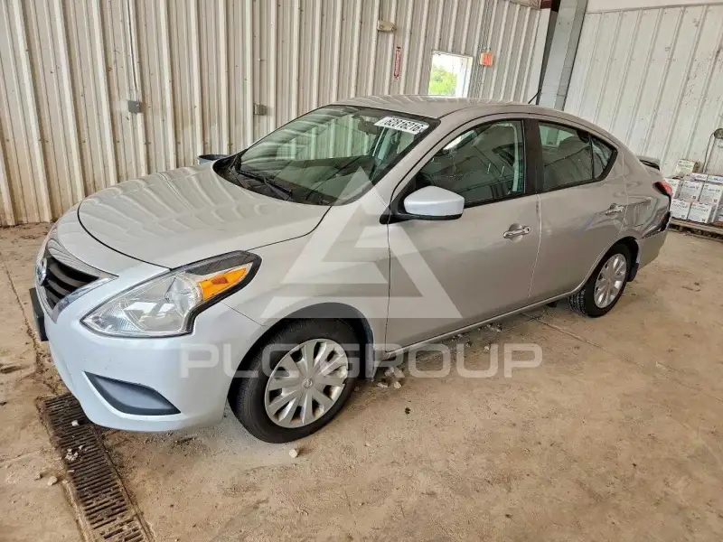 2015 Nissan VERSA photo