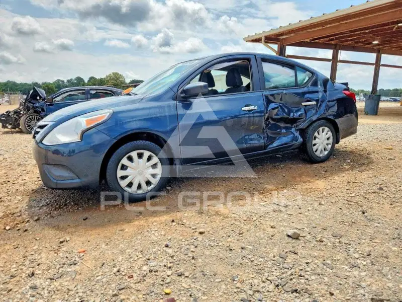 2015 Nissan VERSA photo
