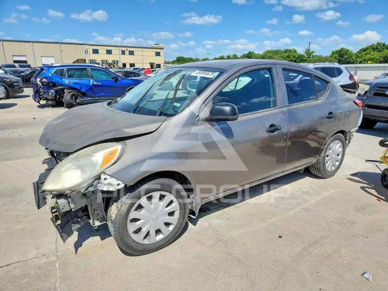 2015 Nissan VERSA фото