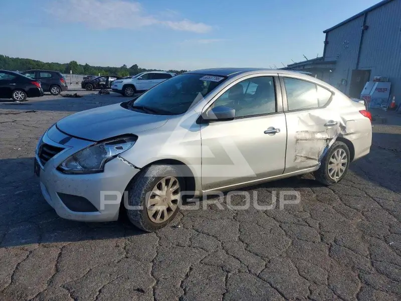 2015 Nissan VERSA photo