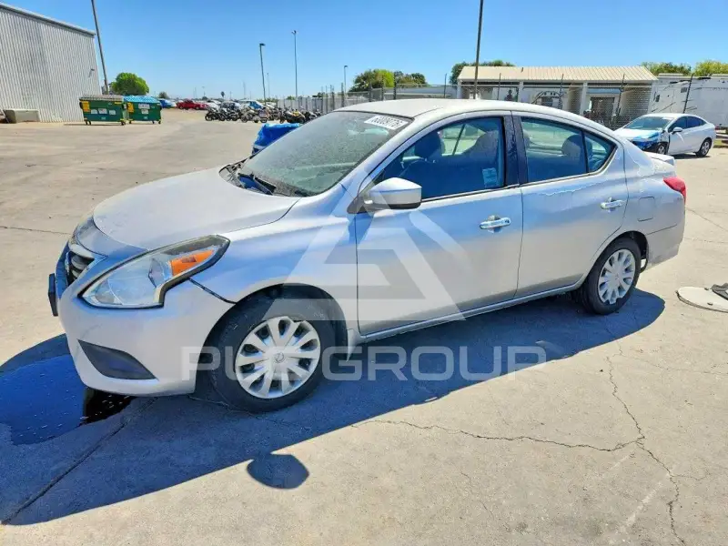 2015 Nissan VERSA фото
