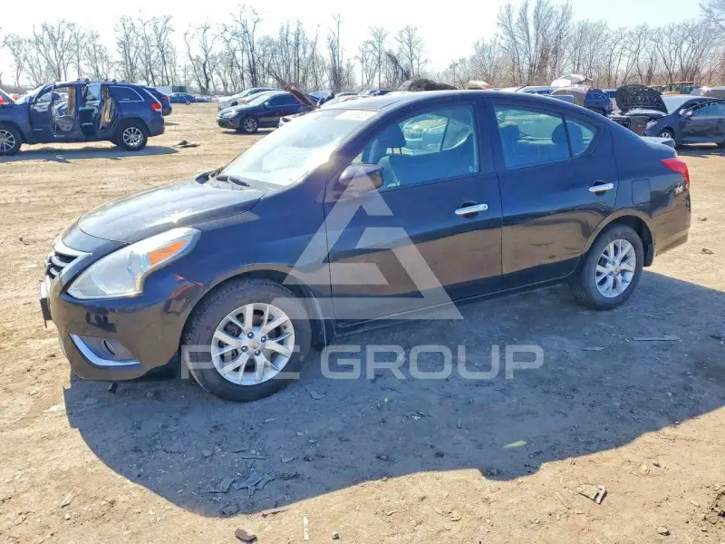 2015 Nissan VERSA photo