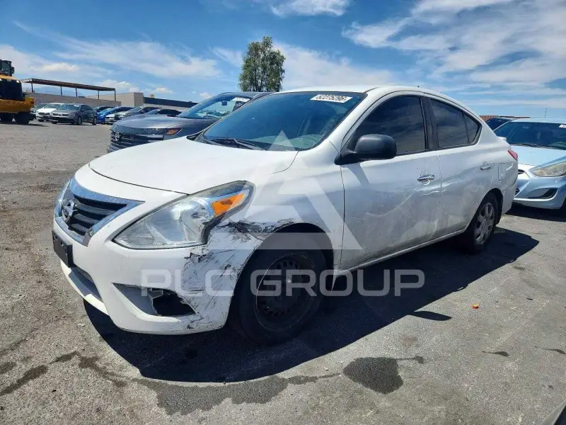 2015 Nissan VERSA photo