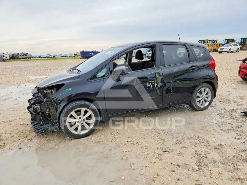2015 Nissan VERSA фото
