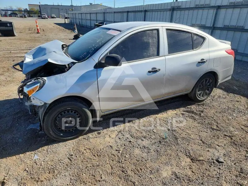 2015 Nissan VERSA фото