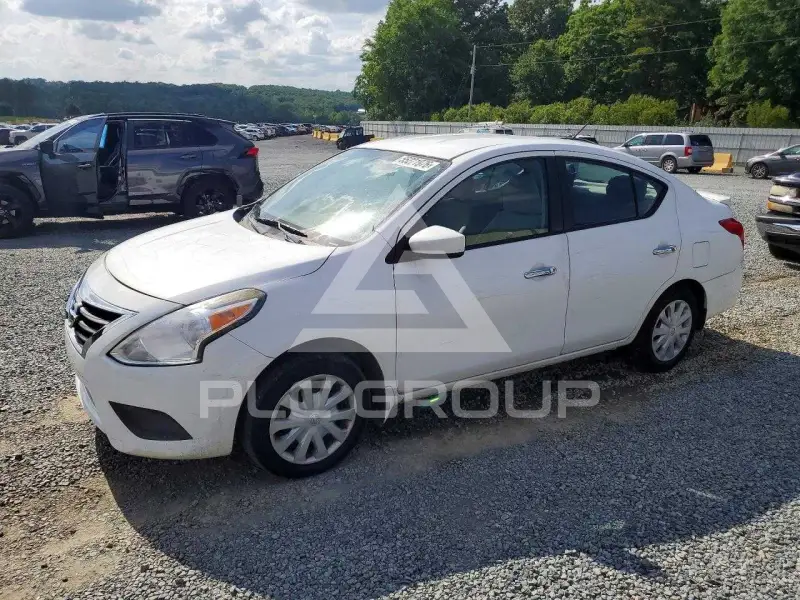 2015 Nissan VERSA фото