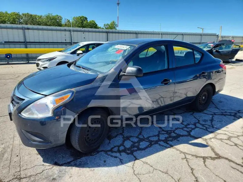2015 Nissan VERSA photo