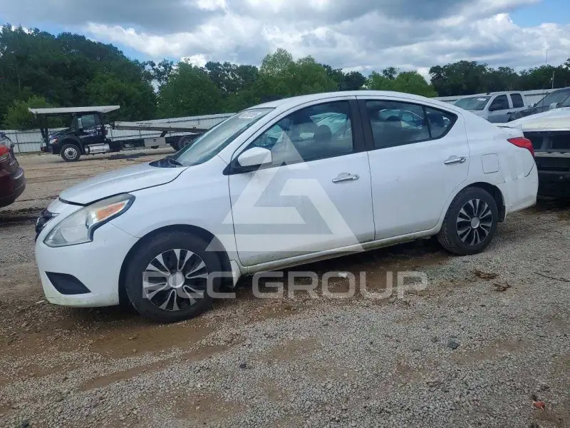 2015 Nissan VERSA фото