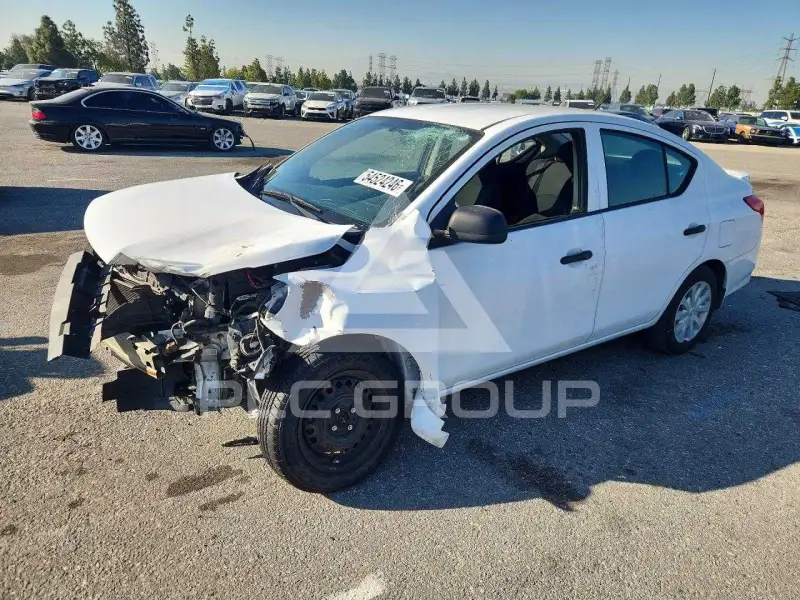 2015 Nissan VERSA фото