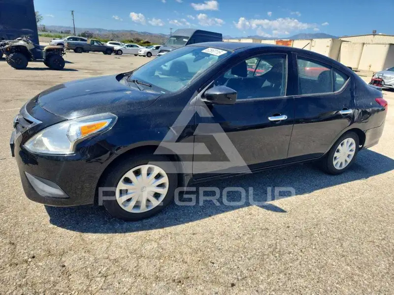 2015 Nissan VERSA photo