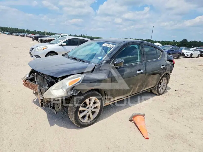 2015 Nissan VERSA photo