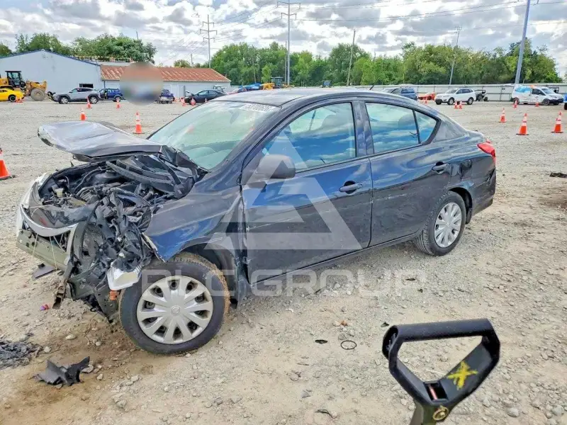 2015 Nissan VERSA фото