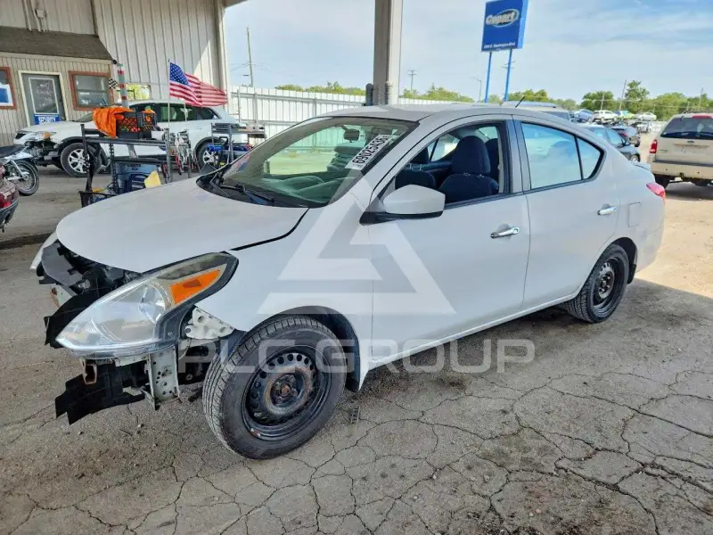 2015 Nissan VERSA фото