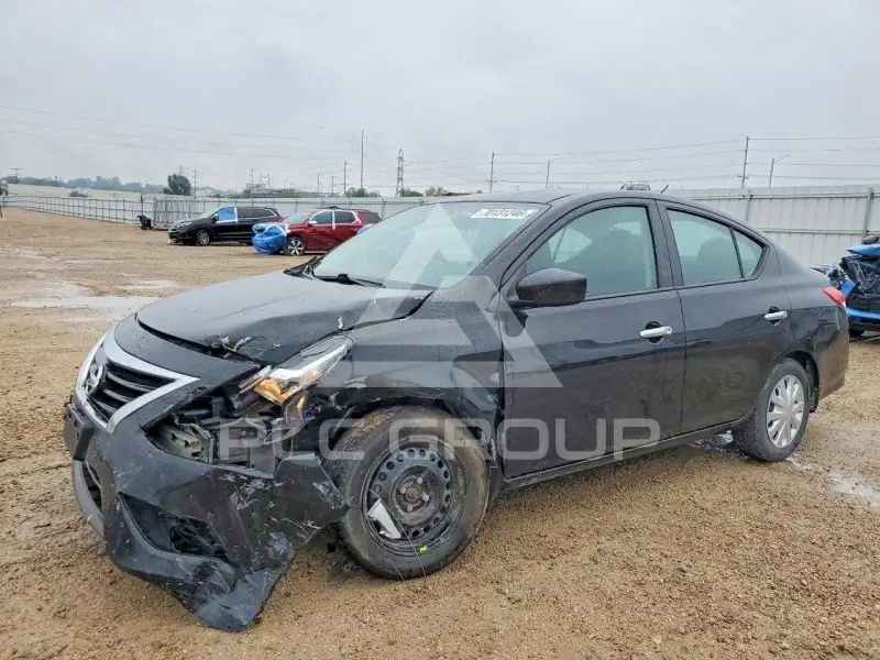2015 Nissan VERSA фото