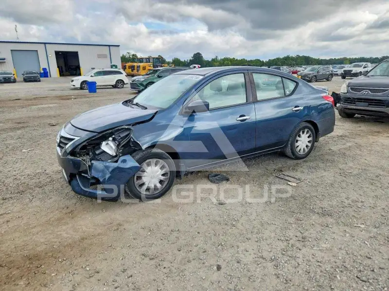 2015 Nissan VERSA фото