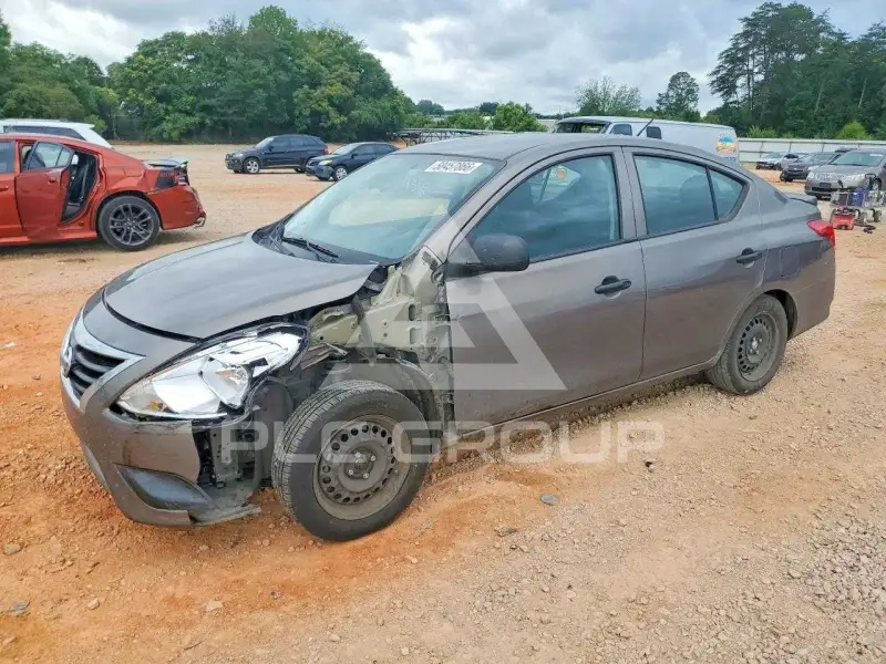 2015 Nissan VERSA photo