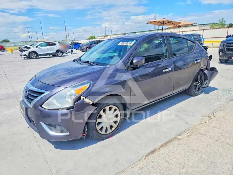 2015 Nissan VERSA photo