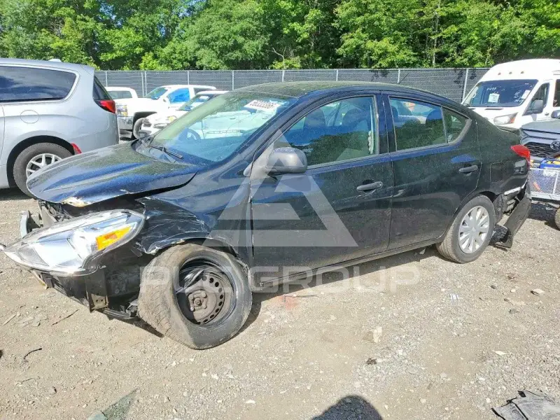 2015 Nissan VERSA photo