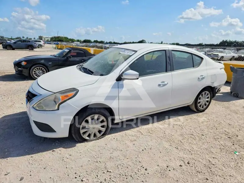 2015 Nissan VERSA фото